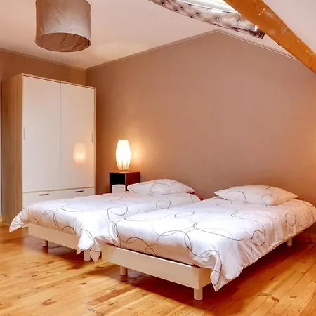 Isida, Maison Spacieuse Avec Terrasse Et Stationnement * Caen