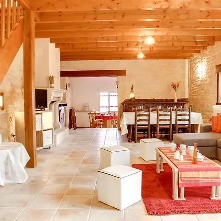 Isida, Maison Spacieuse Avec Terrasse Et Stationnement *