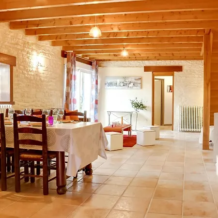 Isida, Maison Spacieuse Avec Terrasse Et Stationnement * Caen